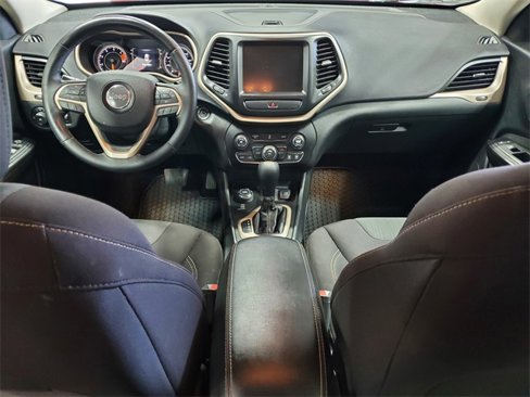 Used 2017 Jeep Cherokee Latitude w/ Cold Weather Group image 16