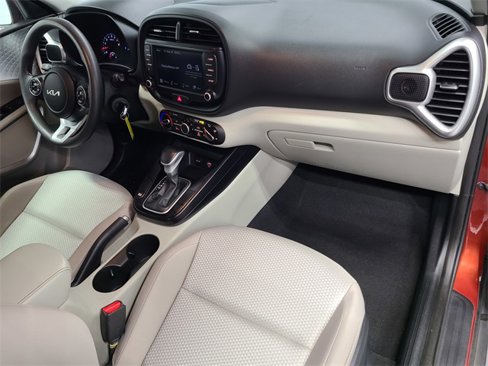Used 2022 Kia Soul LX image 18