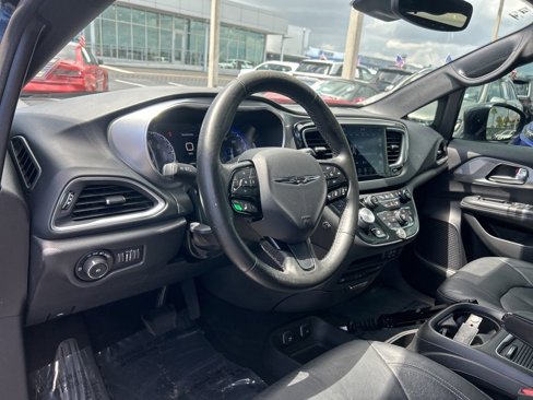 Used 2019 Chrysler Pacifica Touring-L Plus w/ Advanced Safetytec Group image 11