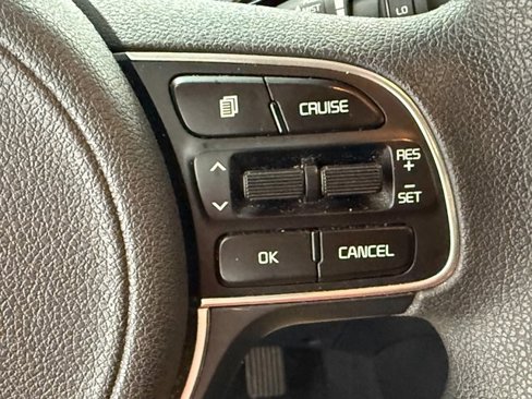 Used 2022 Kia Niro LX image 12