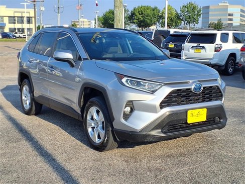 Used 2021 Toyota RAV4 XLE image 22