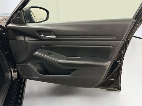 Used 2024 Nissan Altima 2.5 SV image 32
