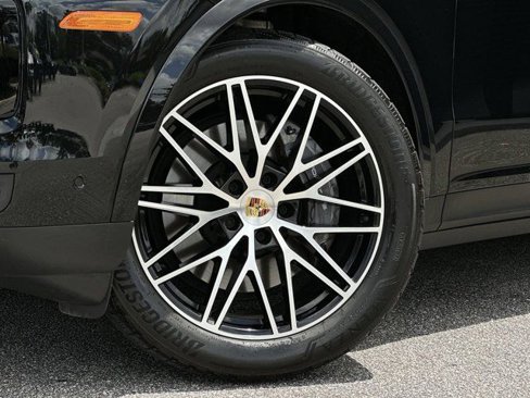 Certified 2024 Porsche Cayenne Coupe image 14