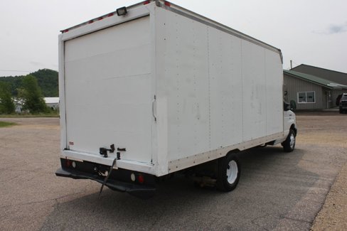 Used 2010 Ford E-350 and Econoline 350 Super Duty image 6