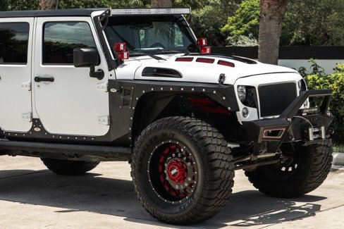 Used 2017 Jeep Wrangler Unlimited Sahara w/ Connectivity Group image 11