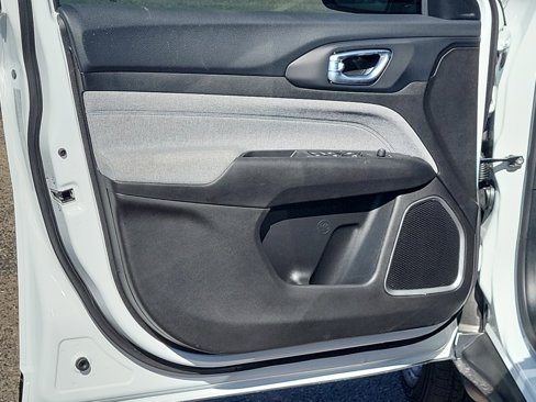 New 2025 Jeep Compass Latitude image 13