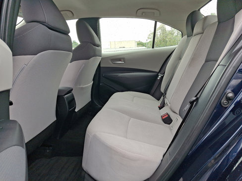 Used 2021 Toyota Corolla LE w/ Carpet Mat Package (TMS) image 10