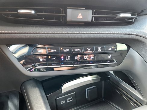 Used 2023 Buick Envision Essence image 24