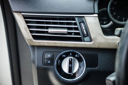 Used 2010 Mercedes-Benz E 350 4MATIC Sedan image 15