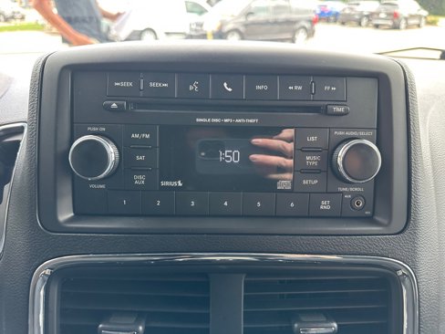 Used 2016 Dodge Grand Caravan SE image 26