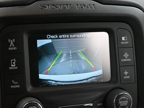 Used 2016 Jeep Renegade Latitude w/ Cold Weather Group image 19