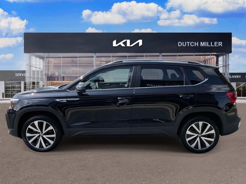 Used 2024 Volkswagen Taos SE image 4