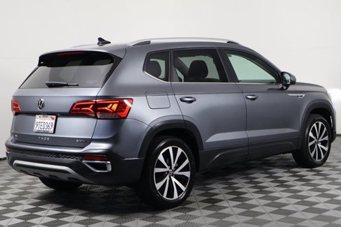 Used 2022 Volkswagen Taos SE image 4