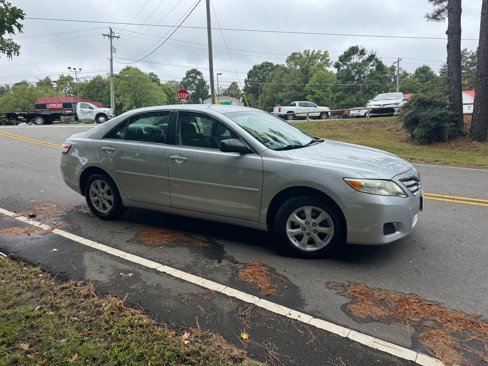 Used 2010 Toyota Camry LE image 3