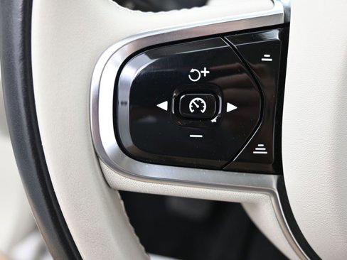 Certified 2024 Volvo XC90 B6 Plus image 17