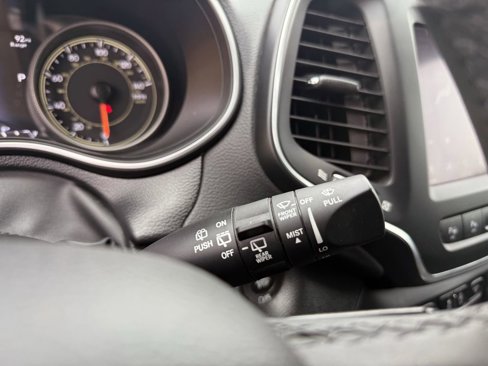 Used 2023 Jeep Cherokee Altitude Lux image 16