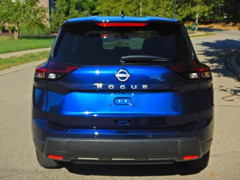 Used 2025 Nissan Rogue SV image 7