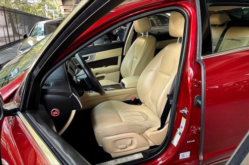 Used 2012 Jaguar XF image 7