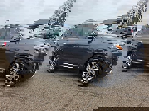 Used 2017 Kia Sorento SX image 2