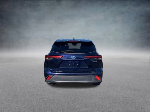 Used 2022 Toyota Highlander XLE image 5