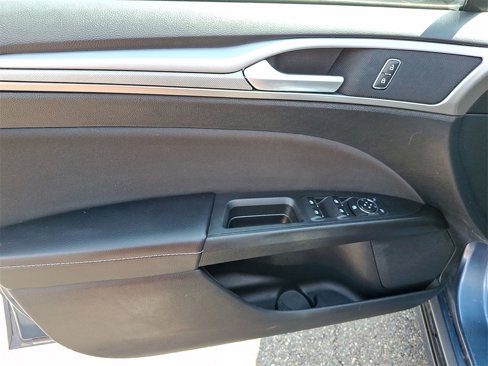 Used 2018 Ford Fusion SE w/ Fusion SE Technology Package image 10