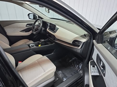 Used 2023 Nissan Rogue SV image 15