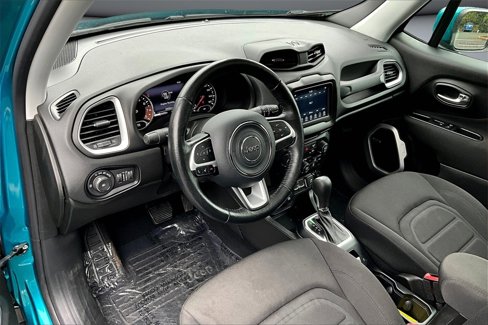 Used 2021 Jeep Renegade Latitude w/ Sun & Sound Group image 16