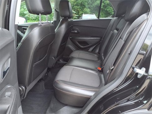 Certified 2022 Chevrolet Trax LT w/ LT Convenience Package image 9