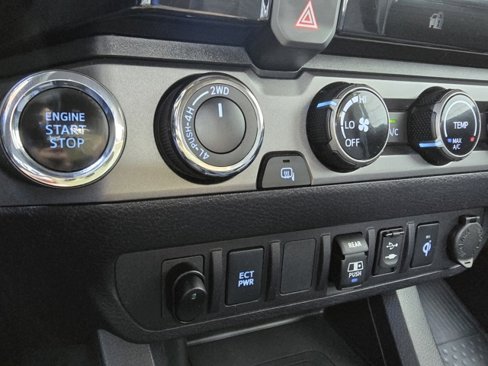 Used 2018 Toyota Tacoma TRD Sport image 54