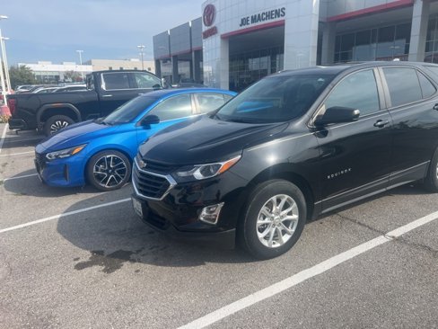 Used 2021 Chevrolet Equinox LS w/ LS Convenience Package image 3