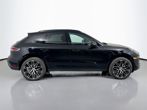 Certified 2024 Porsche Macan image 8