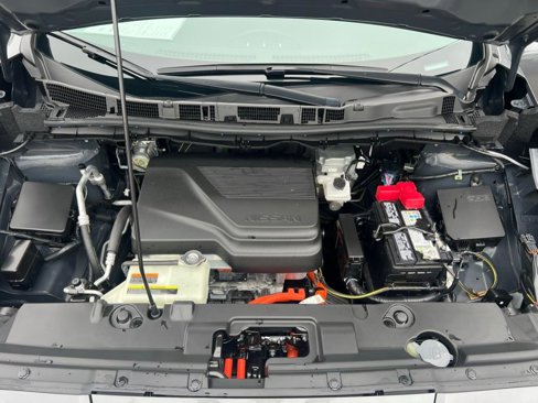 Used 2025 Nissan Leaf S image 44