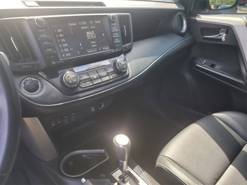 Used 2017 Toyota RAV4 Limited image 18