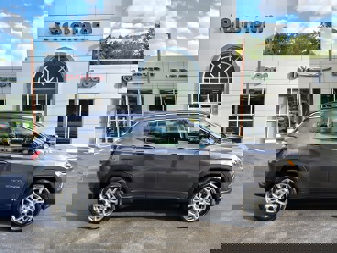 Certified 2022 Jeep Compass Latitude image 1