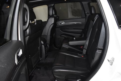 Used 2018 Jeep Grand Cherokee Limited image 9