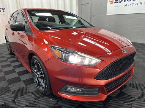 Used 2018 Ford Focus ST w/ Equipment Group 401A image 2