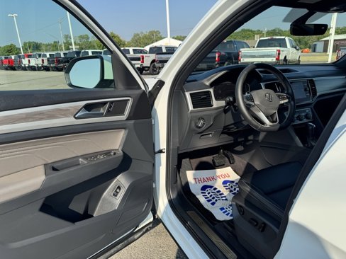 Used 2022 Volkswagen Atlas Cross Sport SE image 9