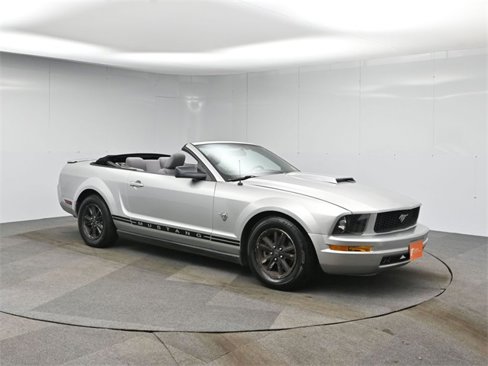 Used 2009 Ford Mustang Convertible image 7