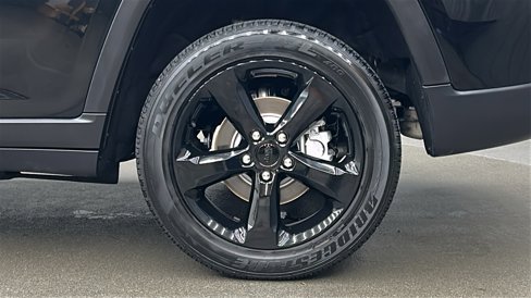 Used 2023 Jeep Grand Cherokee Altitude image 12