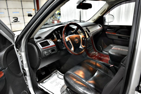 Used 2011 Cadillac Escalade ESV Premium image 26