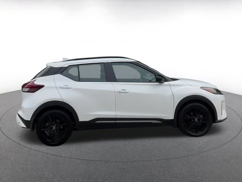 Used 2023 Nissan Kicks SR image 16