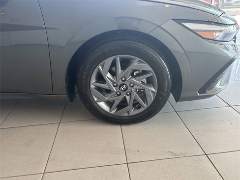 Used 2024 Hyundai Elantra SEL image 14