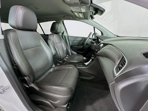 Used 2022 Chevrolet Trax LT w/ Driver Confidence Package image 29