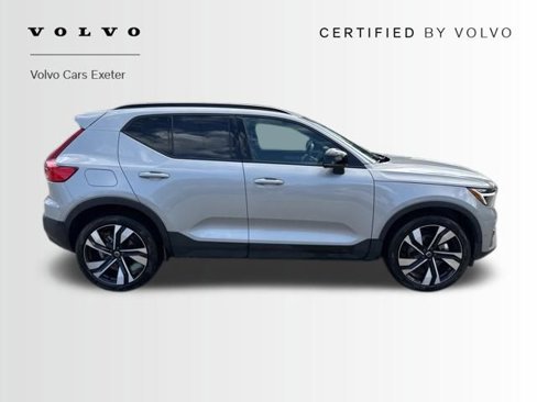 Certified 2025 Volvo XC40 B5 Plus image 2