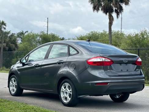 Used 2015 Ford Fiesta SE image 6