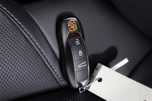 Certified 2025 Porsche Macan image 34