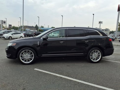 Used 2019 Lincoln MKT AWD image 5