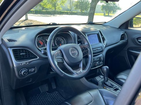 Used 2019 Jeep Cherokee Latitude Plus w/ Cold Weather Group image 17