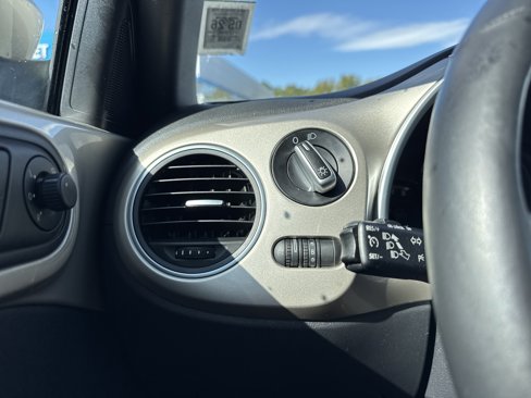 Used 2013 Volkswagen Beetle 2.5 image 21