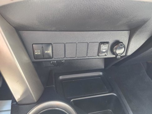 Used 2013 Toyota RAV4 XLE image 17